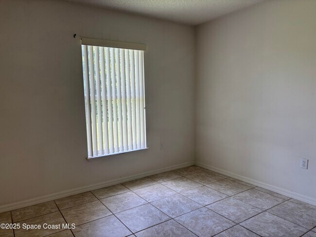 Building Photo - 117 Hillock Ave NW