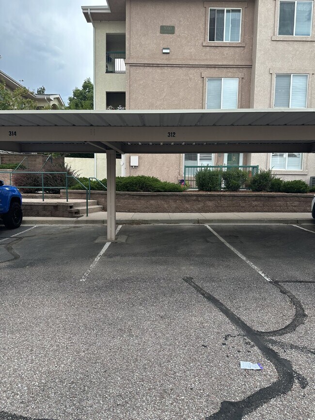 Building Photo - Beautiful home in Villege For Rent, Comfortable Living in a Convenient Central Location