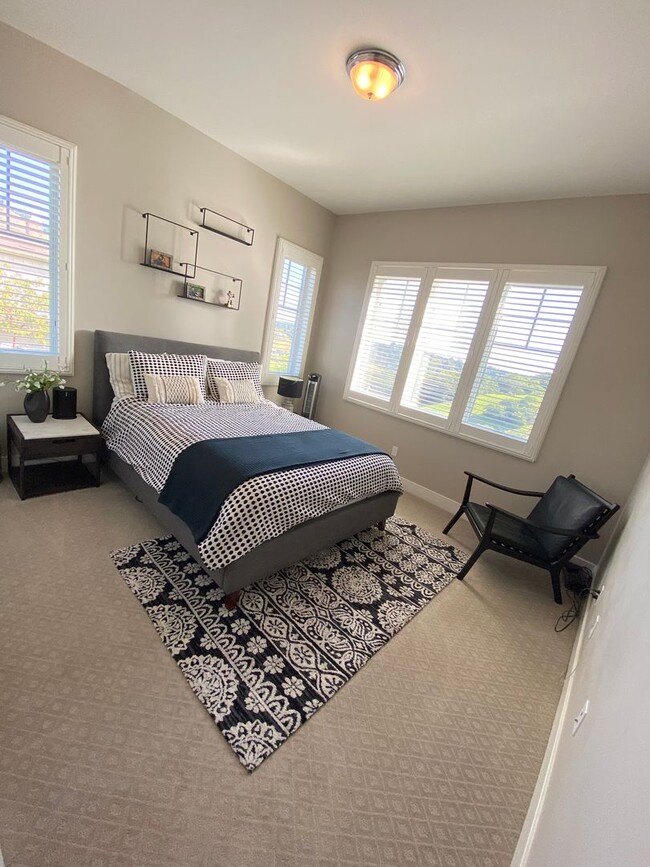 Building Photo - Wilder, Orinda!!!  4 Bed, 4.5 Bath, apx 3,380 Sq Ft.