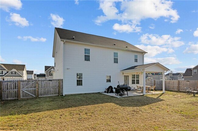 Building Photo - 4 Bedrooms 3 Bathrooms