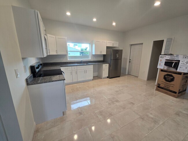 Building Photo - BRAND NEW CONSTRUCTION-3/2/1-MOVE IN READY