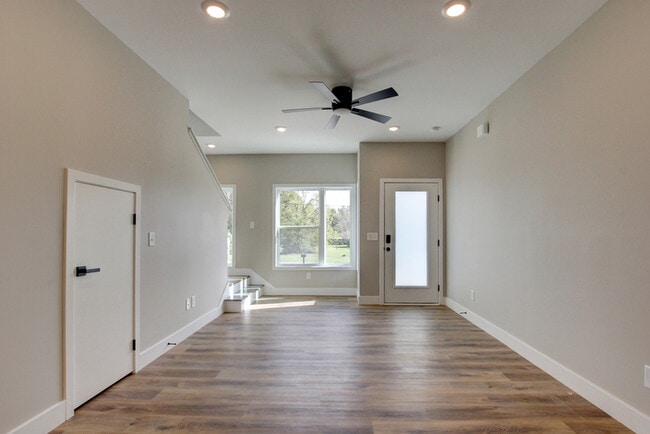 Building Photo - 226 3rd St