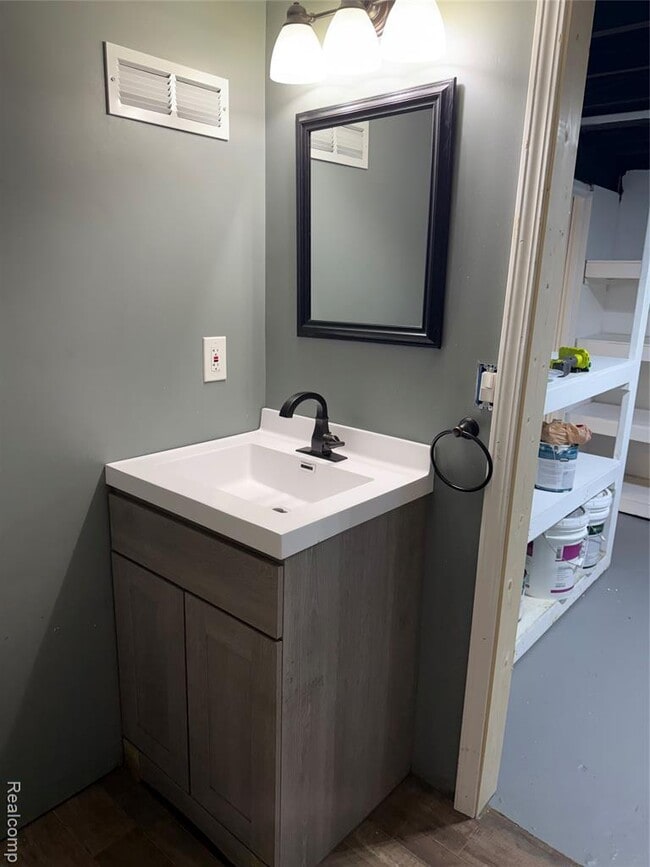 Building Photo - 2729 Kipling Ave