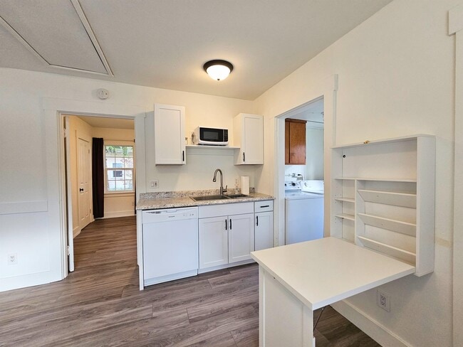 Building Photo - 508 Binghampton St