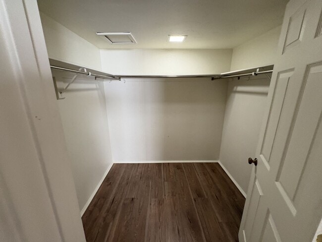 Building Photo - Eastside townhome, convenient location