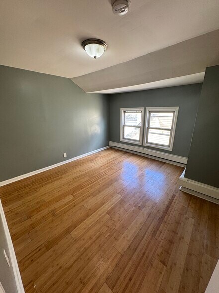 Building Photo - 35 Coit St