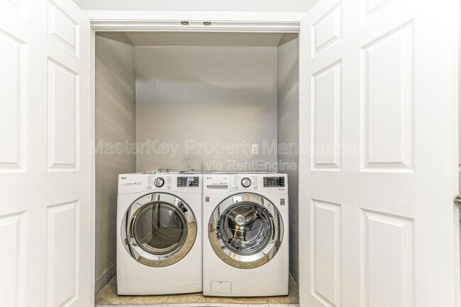 Building Photo - 208 E Geer St