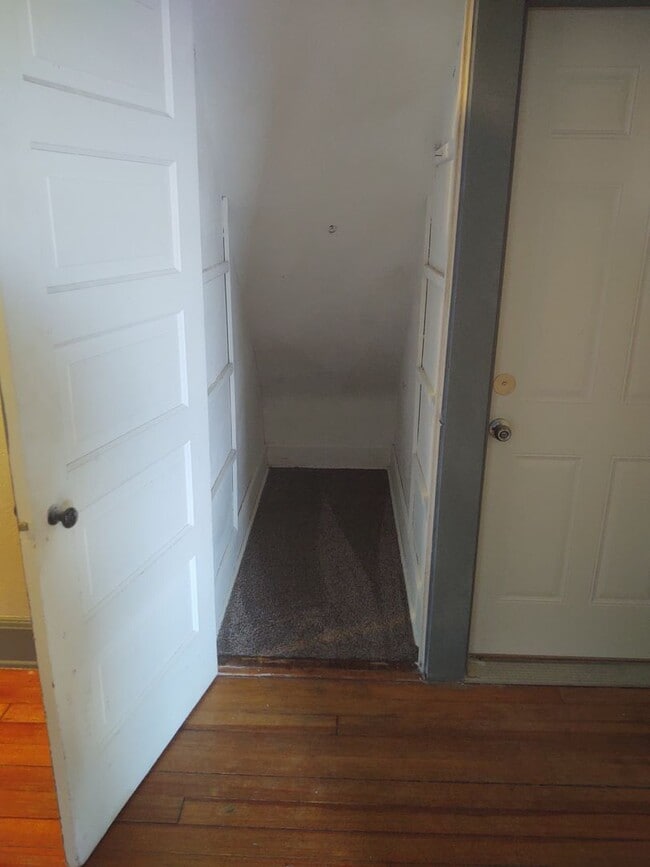 Building Photo - 611 N Perry St