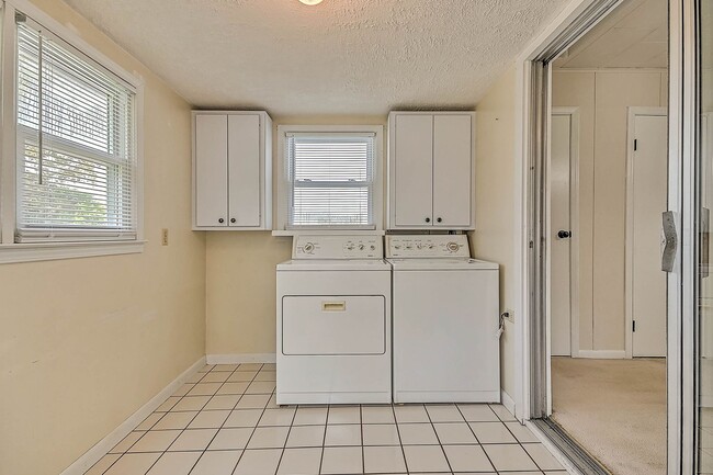 Building Photo - 135 Hixon Cir