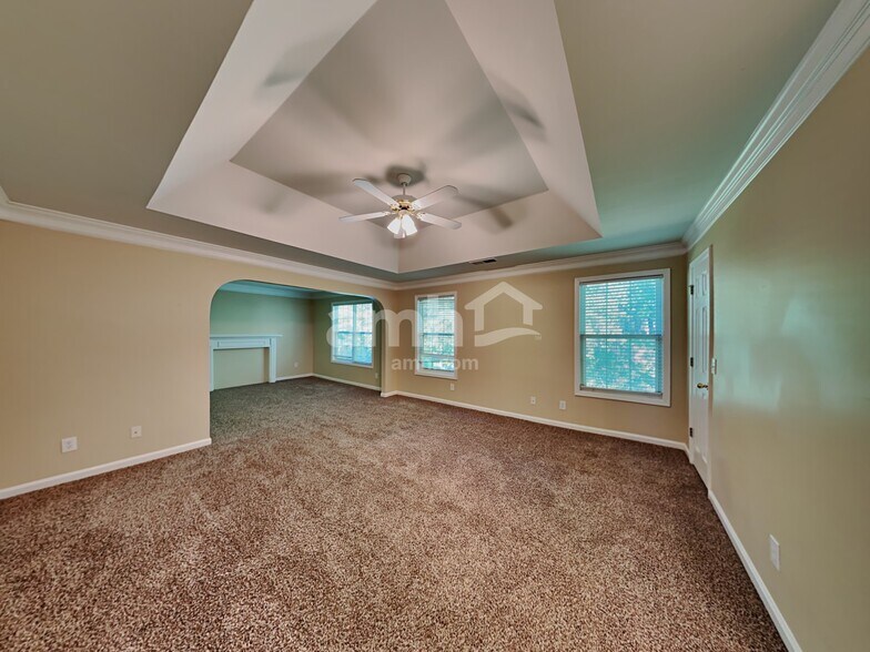 Building Photo - 1200 Evergreen Oak Way