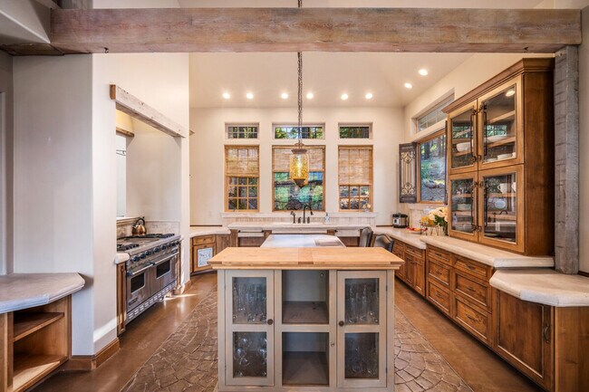 Building Photo - 4955 Hidden Hollow Rd