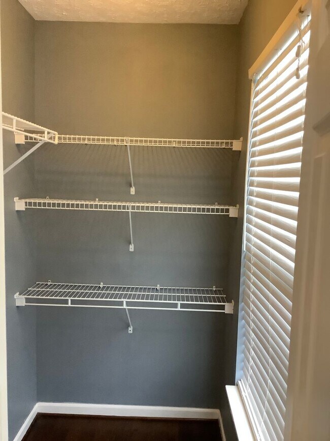 Building Photo - Bellevue - 3 bedrooms - 2 1/2 baths home