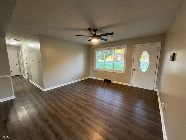 Building Photo - 4343 W Fairview Rd