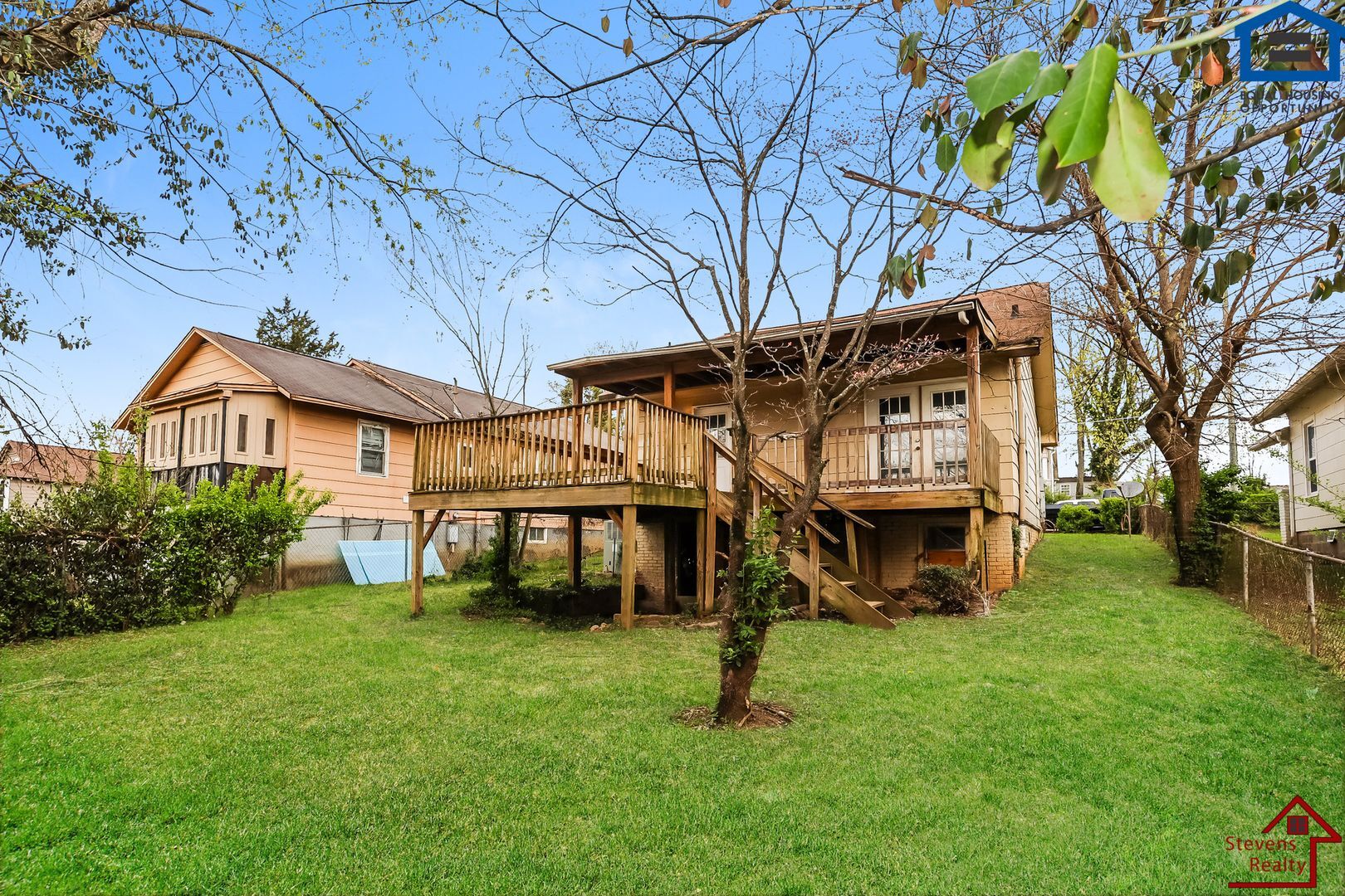 Building Photo - 912 W Scott Ave