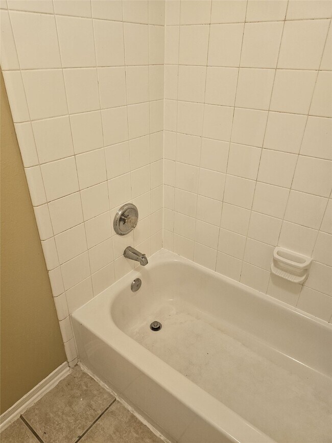 Building Photo - 12111 N Brenton Knoll Dr