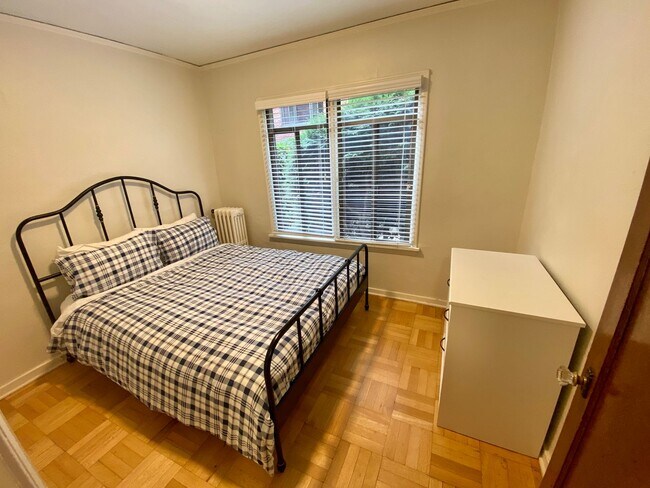 Building Photo - 3 - Mercer Furnished Apartments