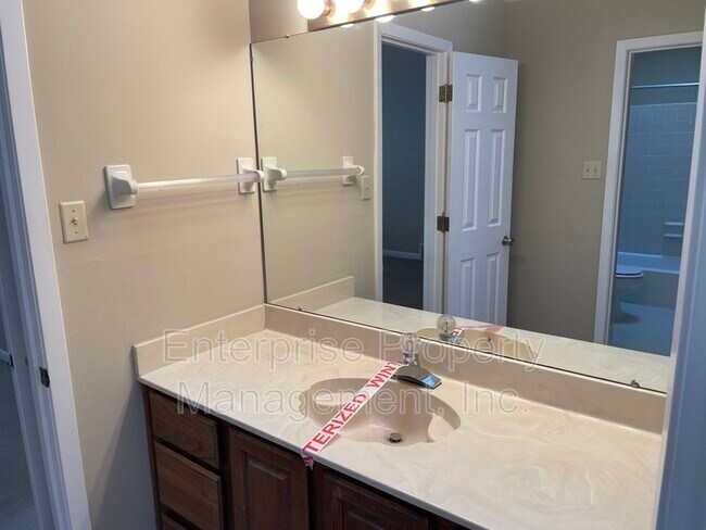 Building Photo - 384 Sherburne Cove