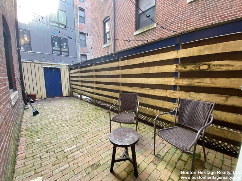 Building Photo - 95 Gainsborough St