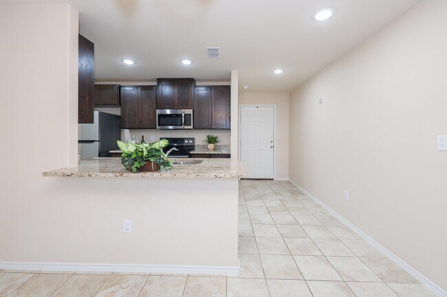 Building Photo - 5609 Montevista Dr