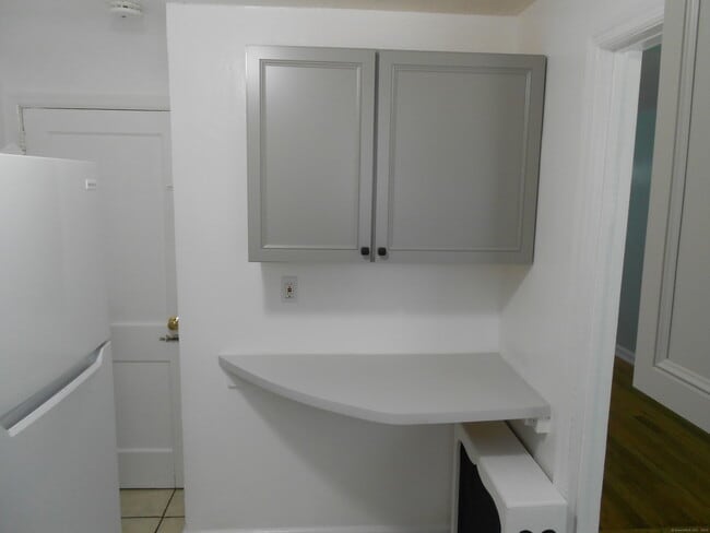 Building Photo - 18 Bridge St