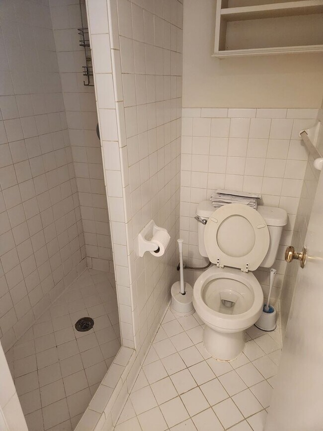 Building Photo - One Room Efficiency Apt in Ashland City