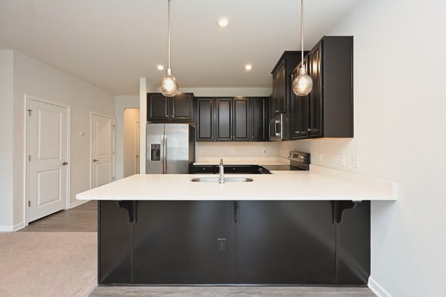 Building Photo - Luxury Townhome in a Prime Goodlettsville Location just Minutes to Nashville!