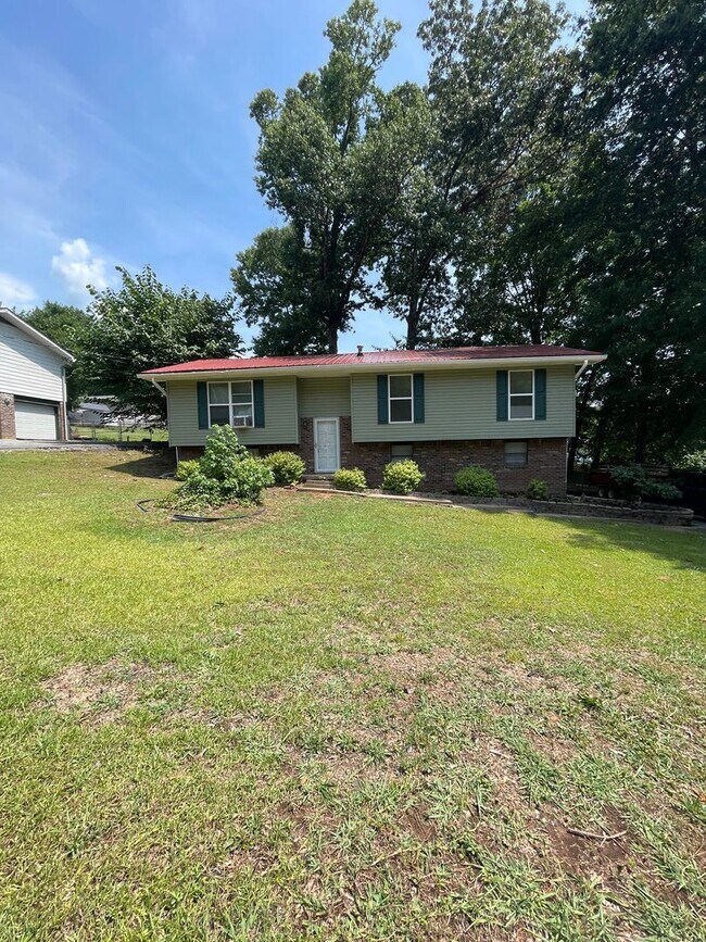 Building Photo - Beautifully renovated 3 bedroom 2.5 Bath