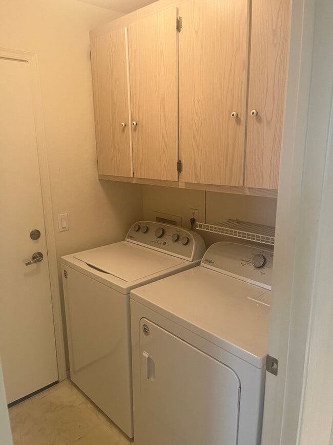 Building Photo - 55+ 2 Bed 2 bath home!