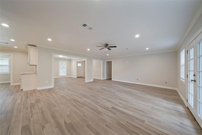 Building Photo - 10311 Londonderry Dr
