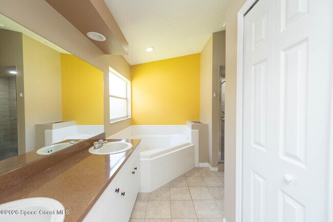 Building Photo - 7033 Hammock Trace Dr