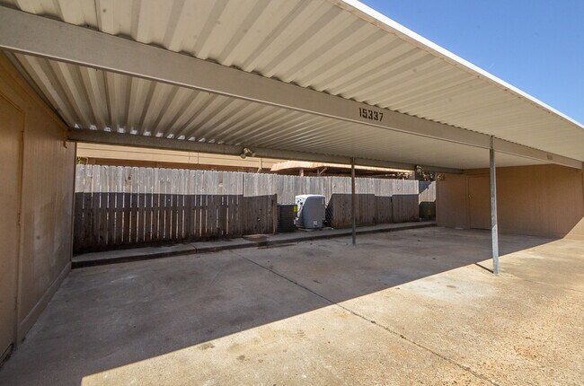 Building Photo - 3 BEDROOM TOWNHOME FOR LEASE IN LANGHAM CREEK