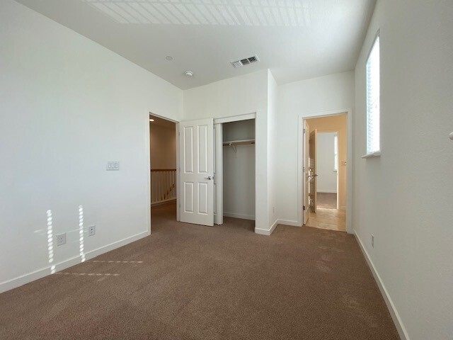 Building Photo - Beautiful New Home For Rent in Roseville!