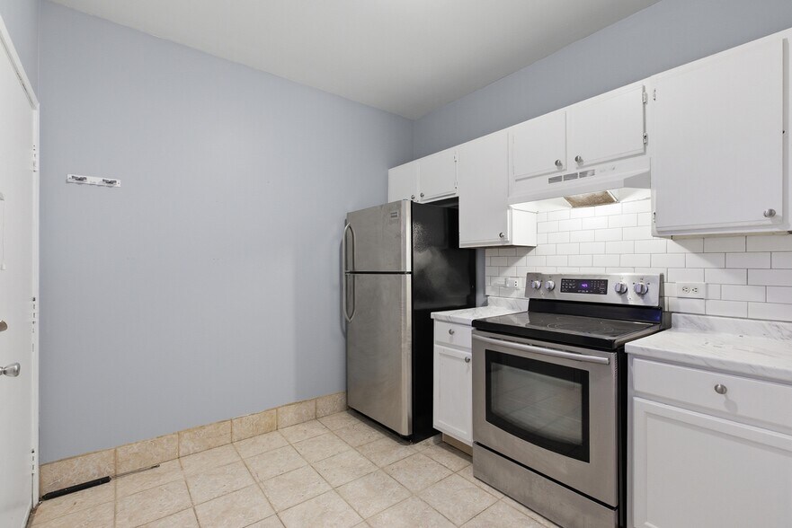 Building Photo - 235 S Lotus Ave