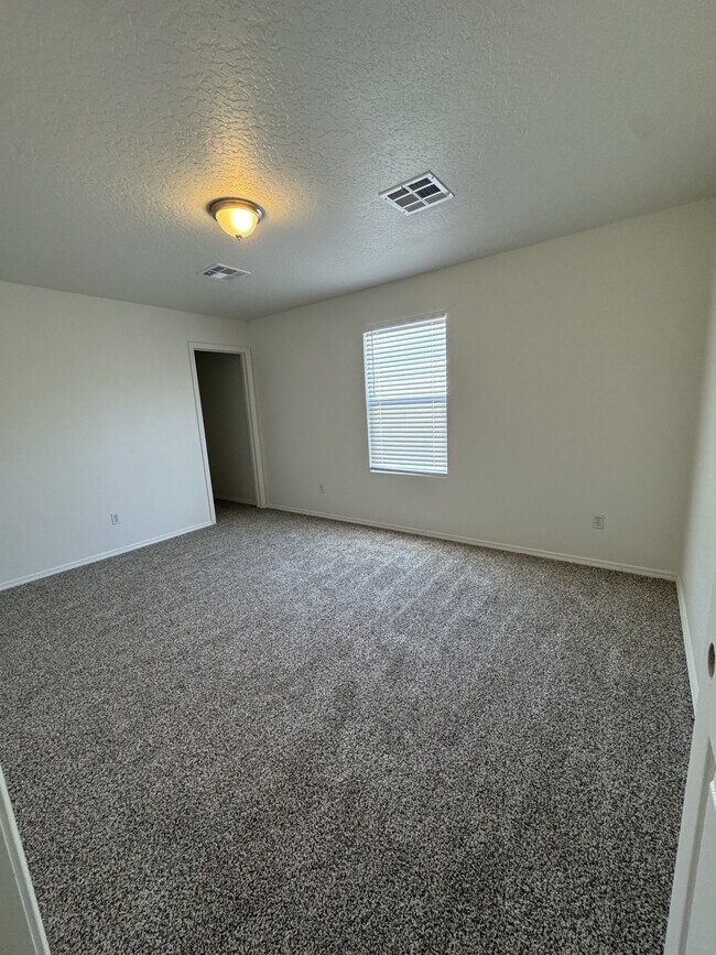 Building Photo - 306 W Wood Owl Dr