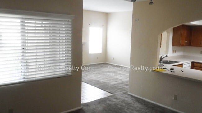 Building Photo - Cute 2 Bedroom, 2 Bath Townhome  (Speedway...