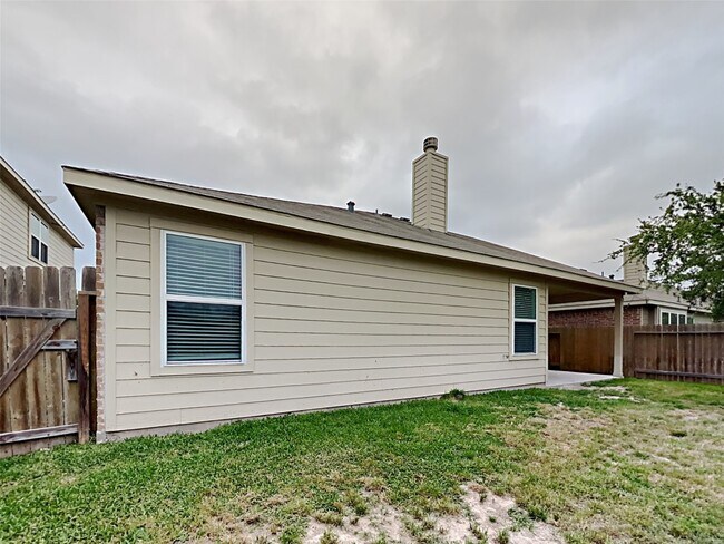 Building Photo - 2567 Riverway Dr