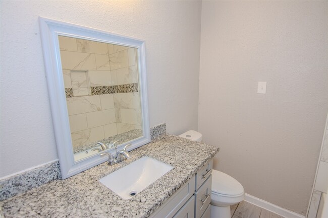 Building Photo - 9311 Golden Wood Ln
