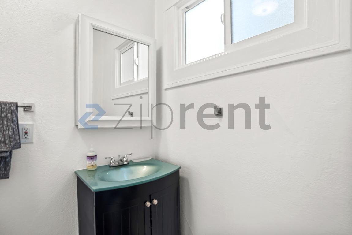 Building Photo - Unit 377