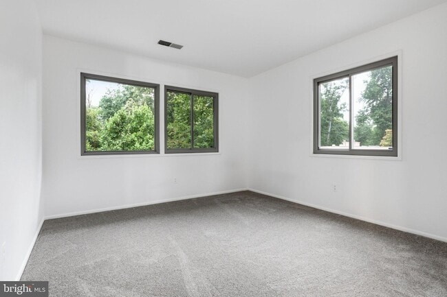 Building Photo - 8804 Mansion Farm Pl