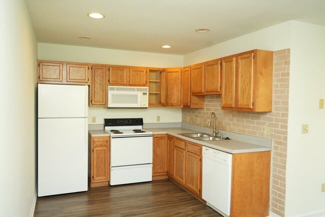 Building Photo - 111 Darien Terrace