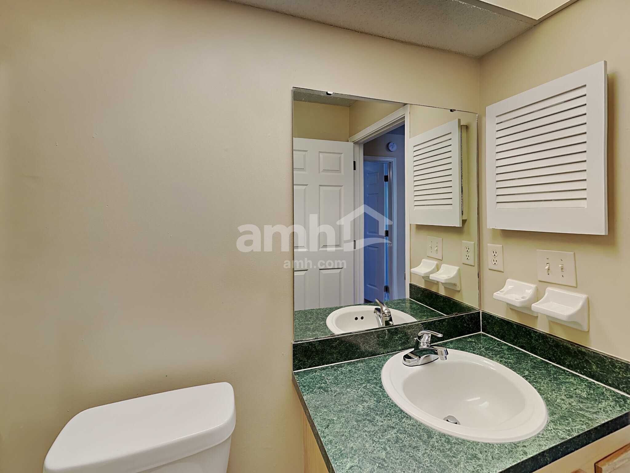 Building Photo - 1851 Burgess Hill Dr E