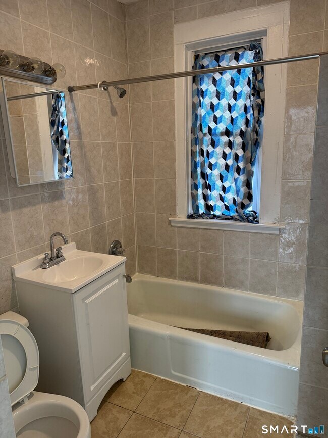 Building Photo - 429 Summit St