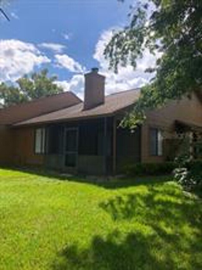 Building Photo - 467 Newton Pl