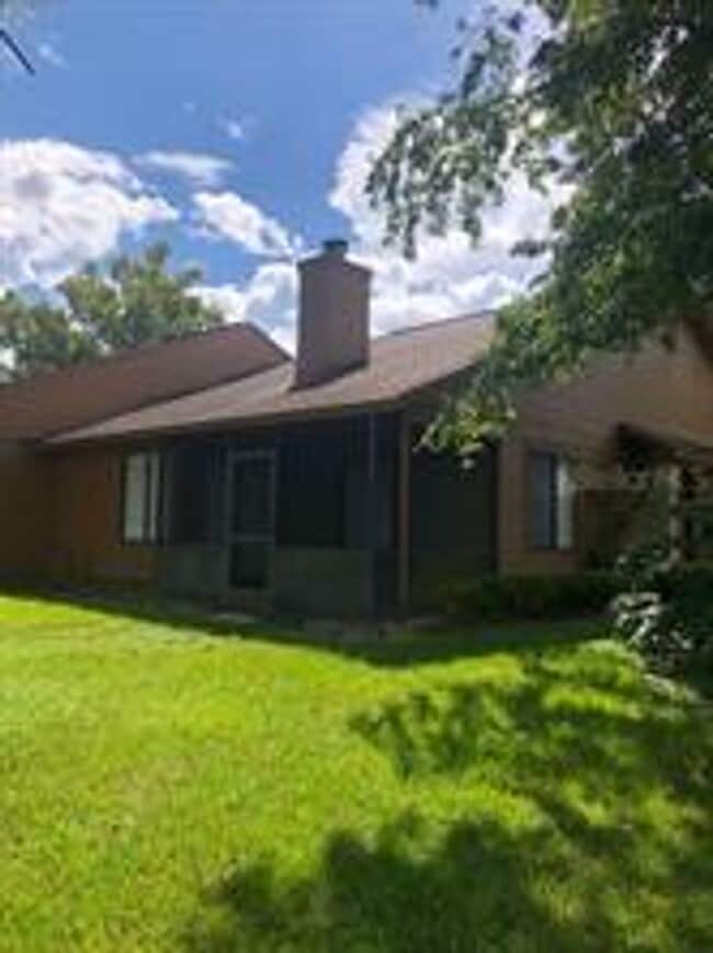 Building Photo - Longwood/Wekiva 3 Bedroom/2 Bath/2 Garage one-story Townhome!