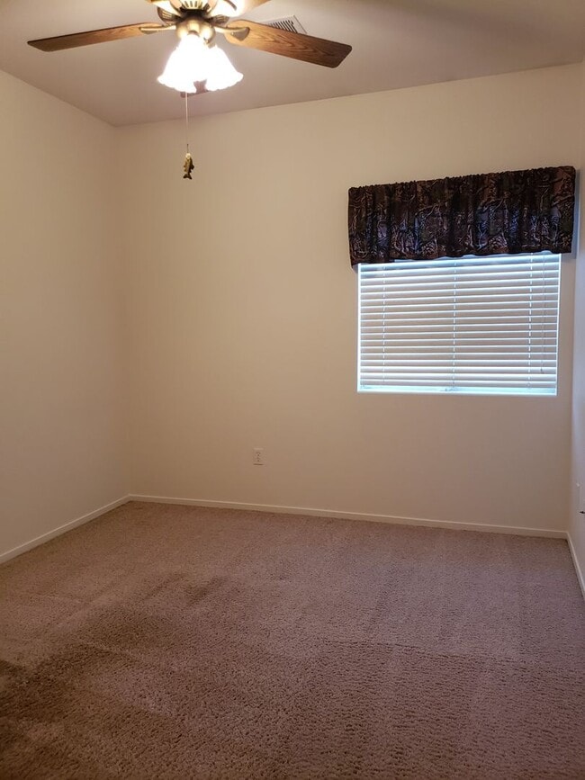 Building Photo - 3 Bedroom 2 Bath available soon