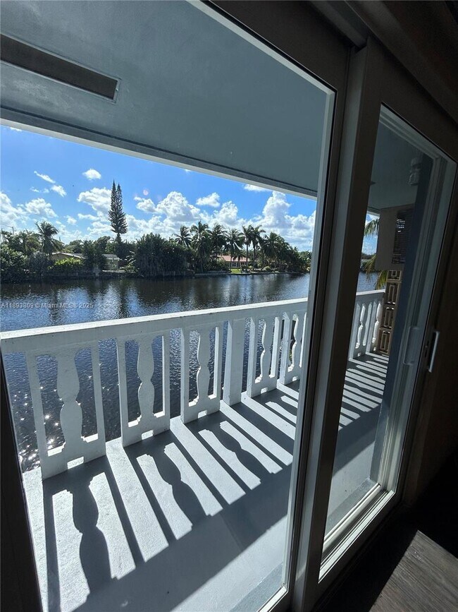 Building Photo - 3049 NW 9th Ave