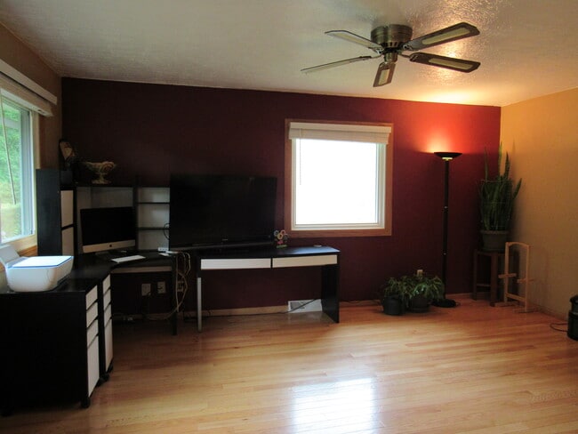 Living Room - 2586 E George Washington Blvd
