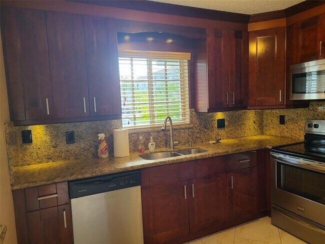 Building Photo - 1427 SW 48th Terrace