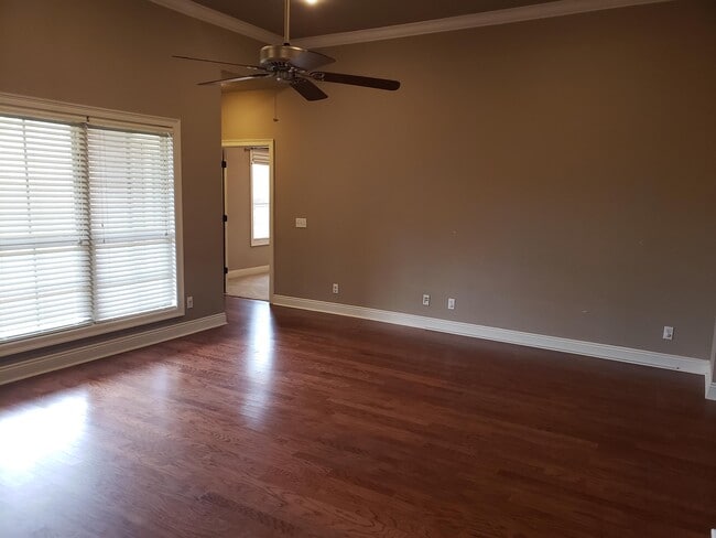 Building Photo - 310 Ashbrook Ln