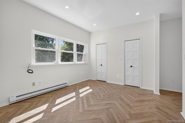 Building Photo - 8 Roundtree Ct